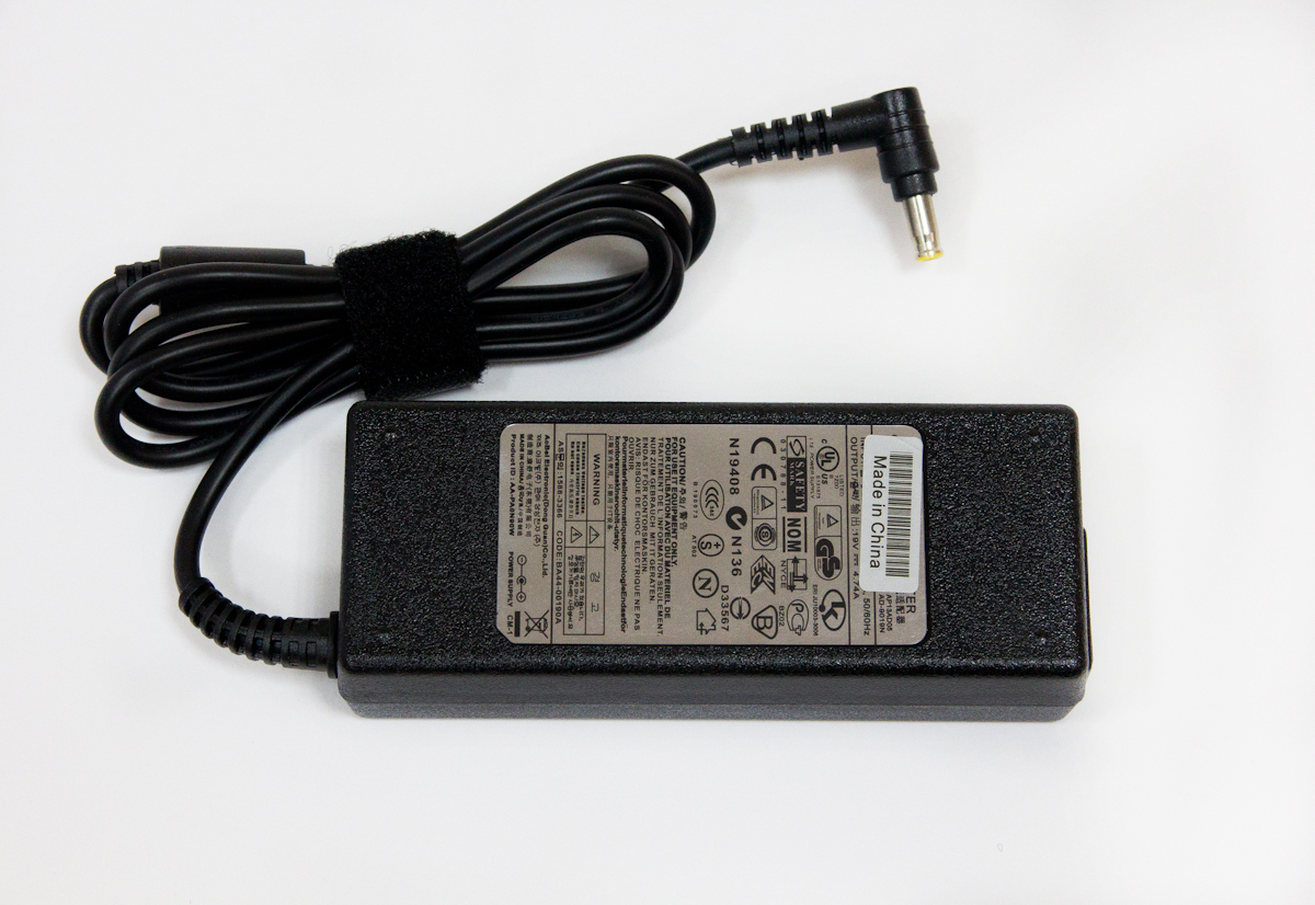 ���� ������� ��� �������� Samsung 19V-4,74A - 5,3x3,0 mm